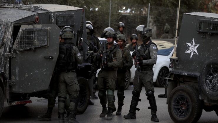 İsrail güçleri, işgal altındaki Batı Şeria’da 10 Filistinliyi gözaltına aldı