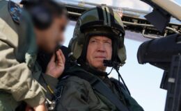 İsrail Savunma Bakanı Gazze’ye bombardımanı helikopterden izledi