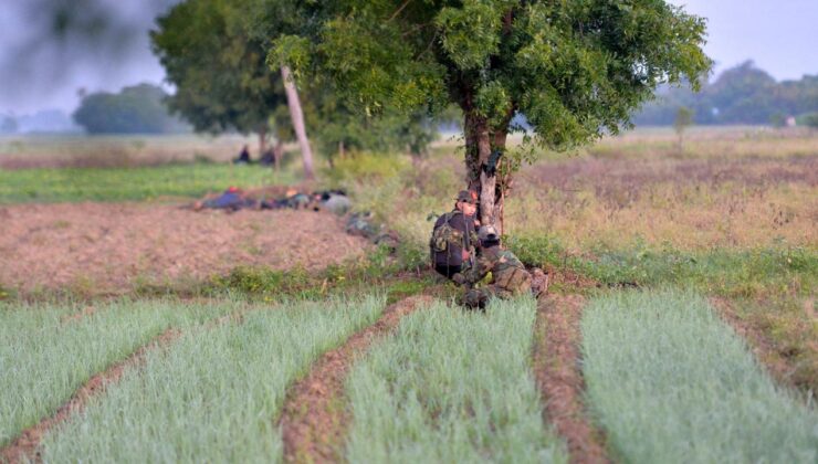 Myanmar’da çatışmalar şiddetlendi, polisler komşu ülkeye sığındı