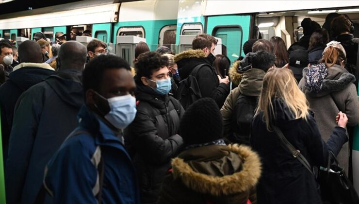 Paris’te tren istasyonunda düzenlenen bıçaklı saldırıda 3 kişi yaralandı