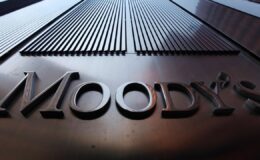 Moody’s, New York Community Bank’ın kredi notunu düşürdü