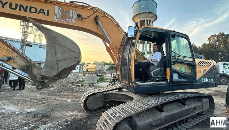 Makam Koltuğuna Oturmadan İş Makinesinin Başına Geçti