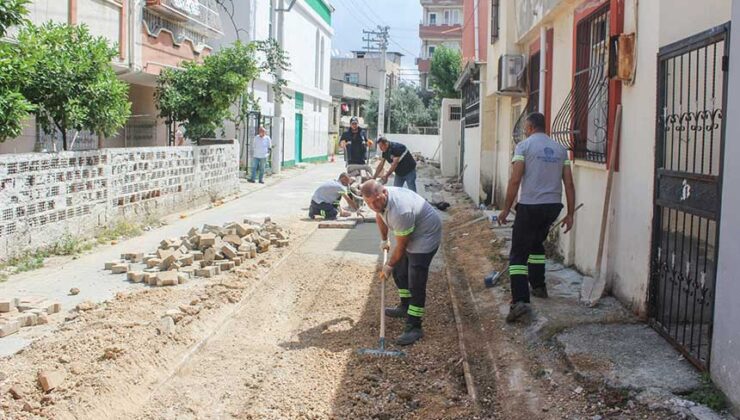 Seyhan’da Sokak Sağlıklaştırma Çalışması: Parke Yollar Düzenleniyor