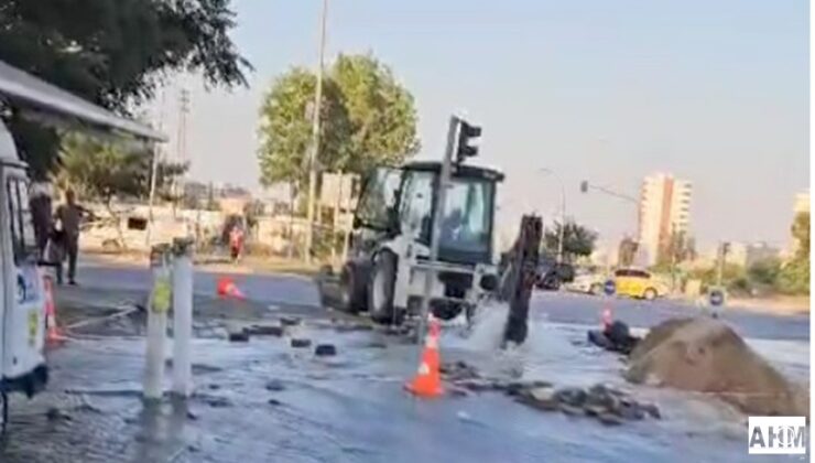 Adana’da Su Borusu Patladı: Yollar Göle Döndü