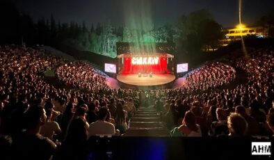 Cem Yılmaz Adana’da Sahne Aldı