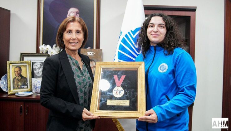 Başkan Oya Tekin Türkiye Şampiyonu Sara’yı Ağırladı