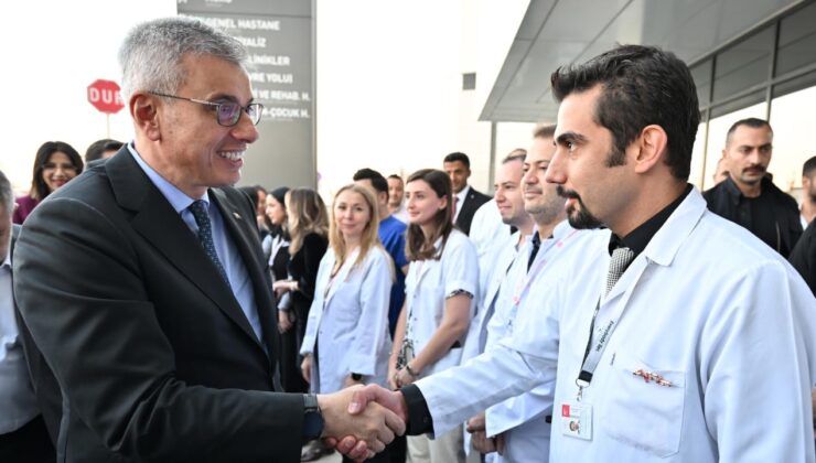 Bakan Memişoğlu, Gaziantep Şehir Hastanesini ziyaret etti